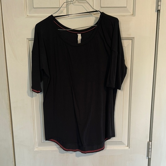 Under Armour black oversized tee size medium women’s - Picture 1 of 4